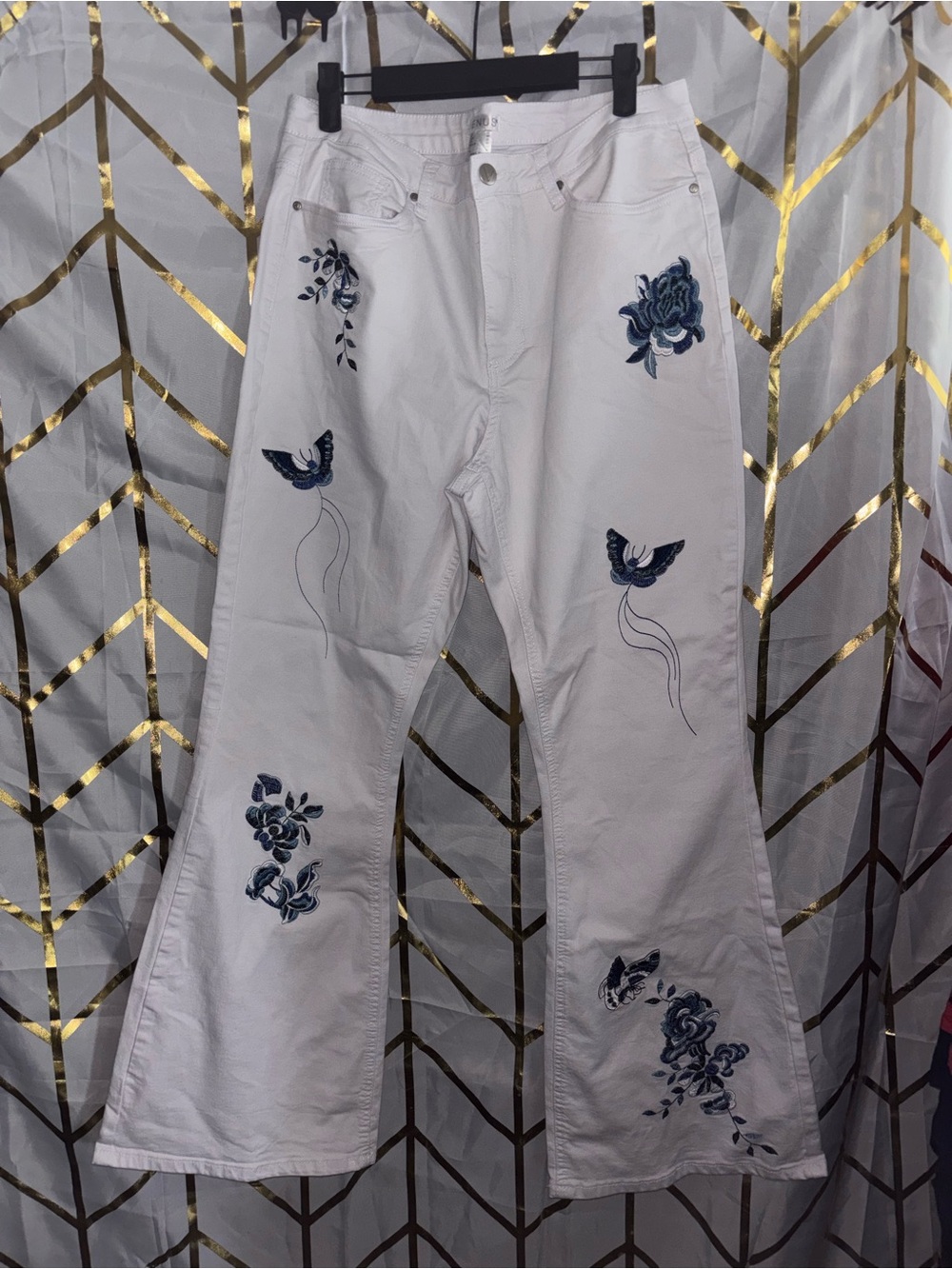 VENUS White High-Rise Button Front Jeans - Picture 2 of 10